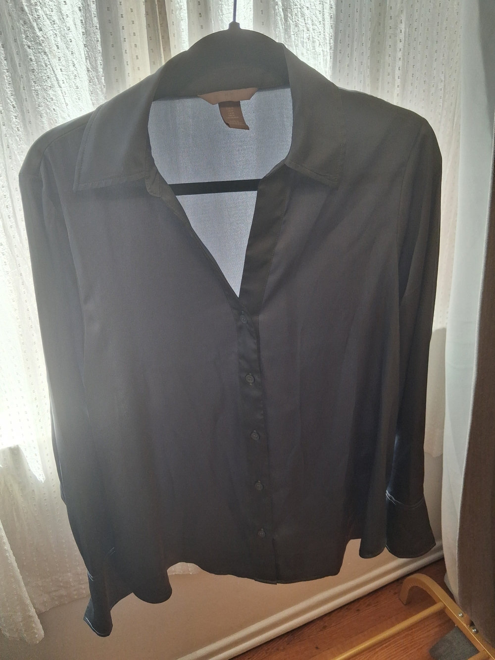 H&M Womens Blue Satin Button-Up Shirt - Classic Collar